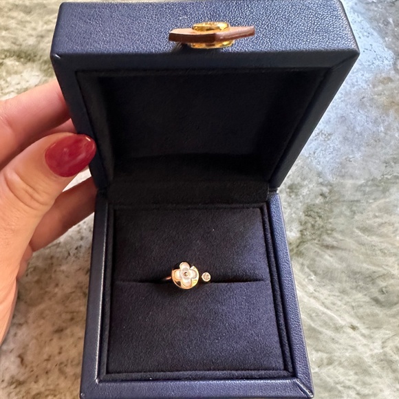 Designer LV Ring - Picture 2 of 12